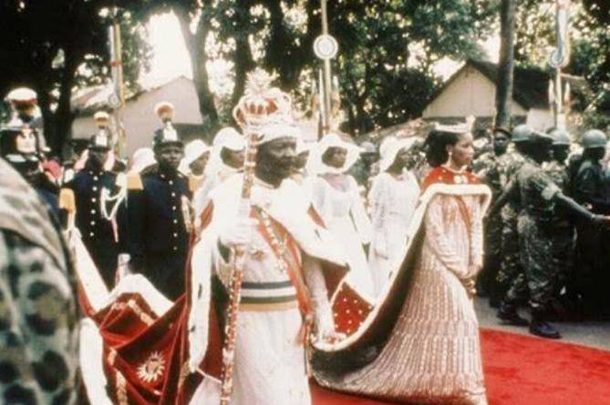 非洲暴君博卡萨:穷奢暴虐,骗娶18岁中国姑娘,加冕称帝无人光临_中非