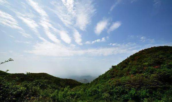 肖华上将回乡祭母,没有确切位置,只知这座大山,挥泪写诗哭母亲