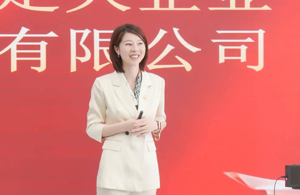 已经成功举办了700 专场主题沙龙活动,也已经达成了"线上总裁超万人