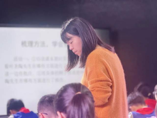 程瑜老师《牧场之国》陈梦石老师《记金华的双龙洞》李善银老师《书
