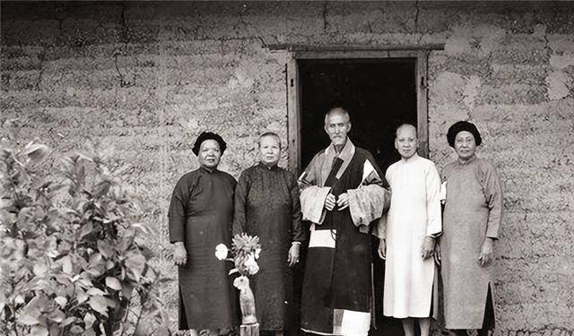 因此在这之后,他选择到福州鼓山的涌泉寺出家修行.