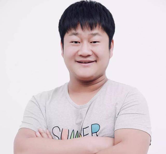 "石榴哥":1分钟收入30万,偶像给他递名片,却曾因破产想自杀_金国伟_丽