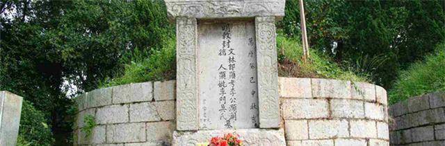 全国重点文物保护单位,年台戏台位于浠水县散花镇福主村,始建于清干隆