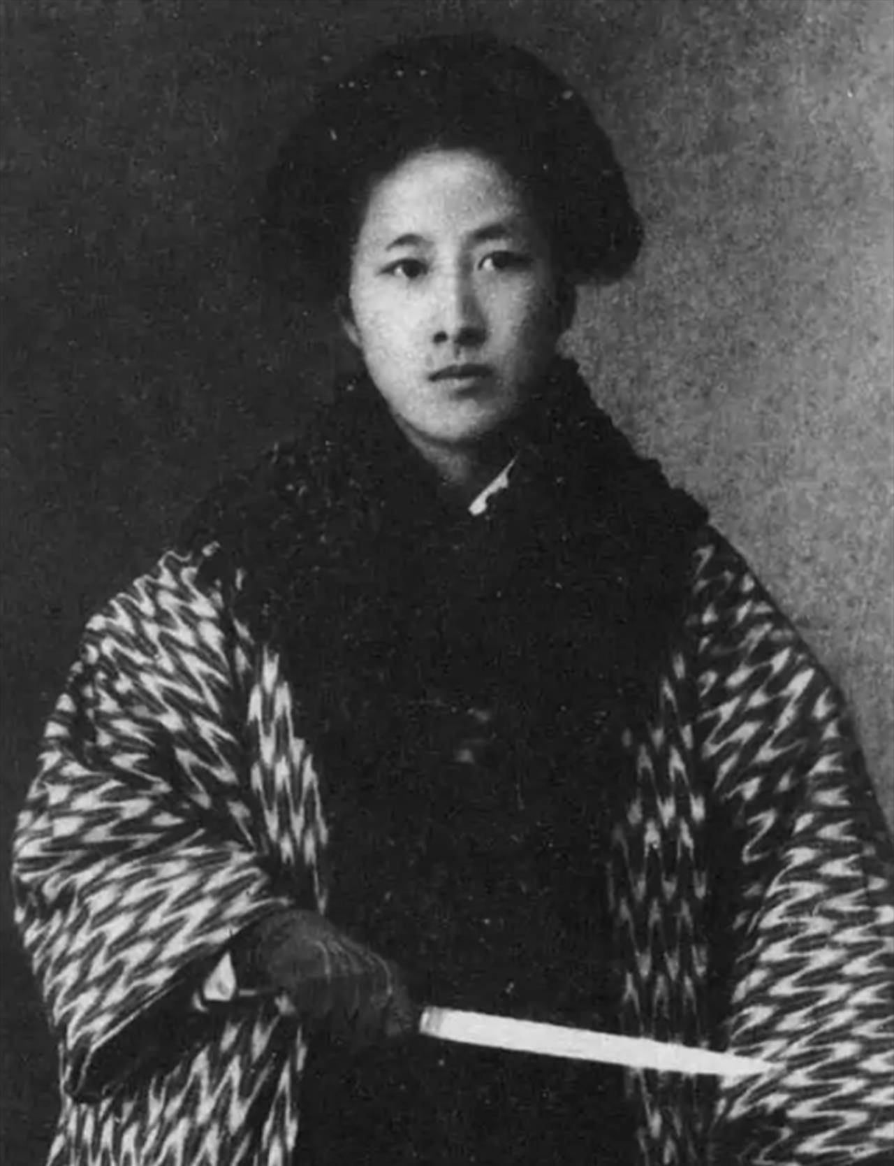 秋瑾遇害后没人敢收尸,一双儿女被人收养,儿子长大后成湘潭首富