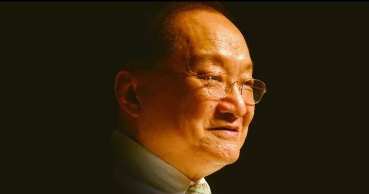 "10元小费",金庸爱上小29岁的女侍应,妻子朱枚知道后提2要求