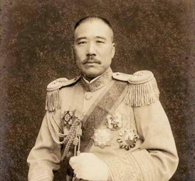 张宗昌有多精明?收编敌7万大军,令每位敌军官晋升两级,真管用