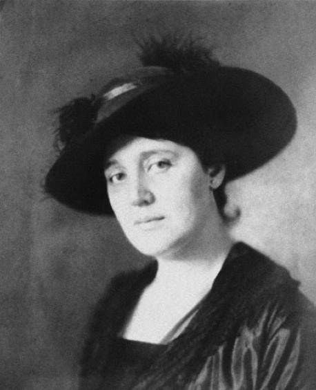 她将孩子当精神分析对象,儿子坠崖"自杀",女儿与她反目成仇_梅兰妮·