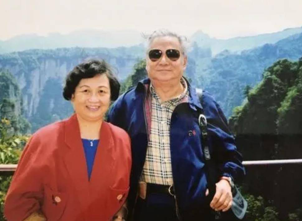 洪君彦前两任妻子都才貌出众,第三任妻子平凡无名,却得丈夫独宠