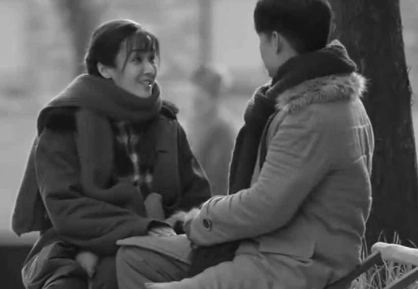 守家35载,烈士未婚妻以弟媳身份到云南扫墓,3千多老兵集体敬礼