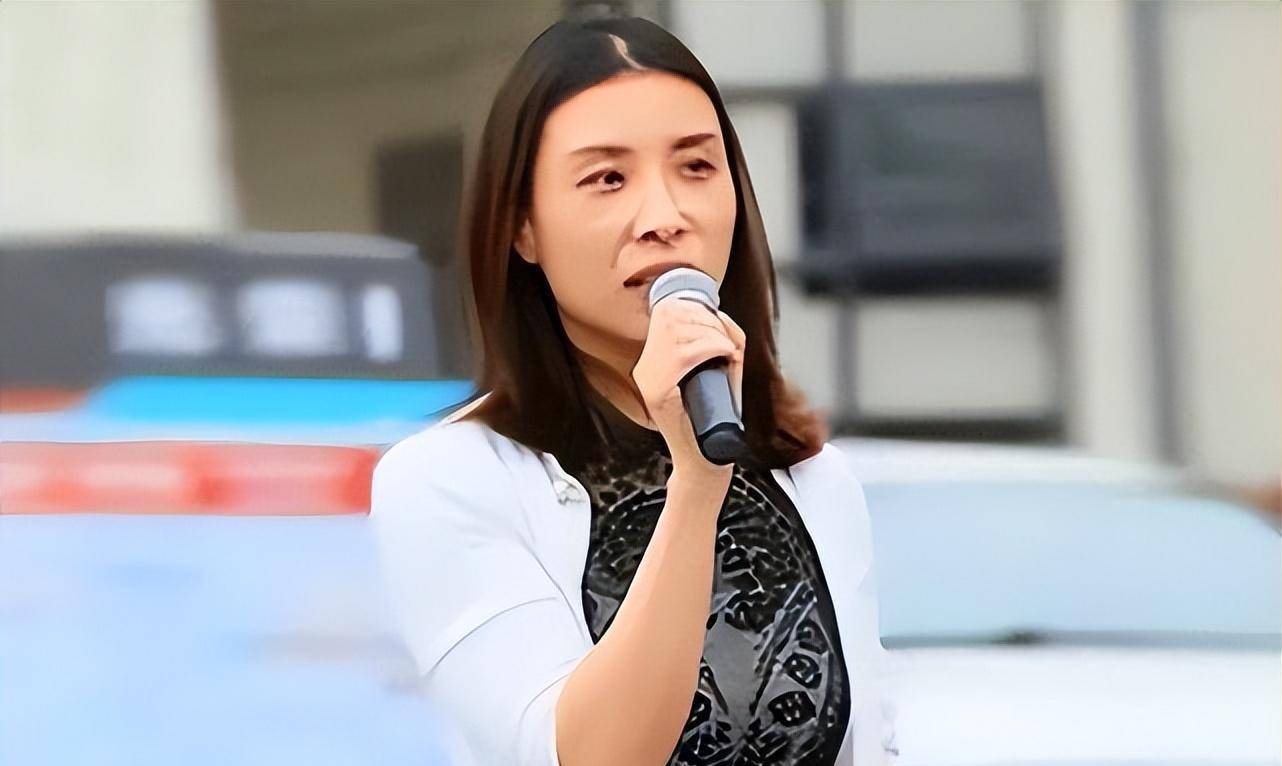 陈小英将申通146亿卖给马云后,人们才得知:我们小看了这个女人