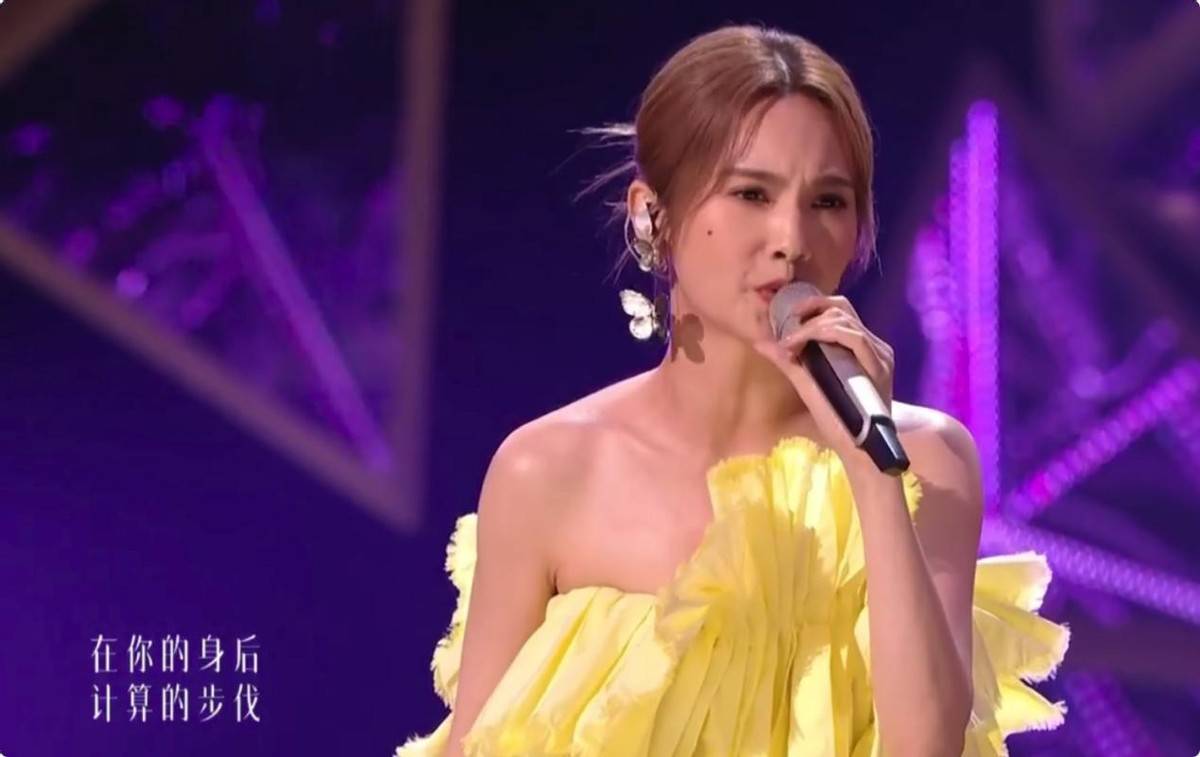 表现拖垮整个节目,《歌手》这3位"败笔"歌手,让人听着难受