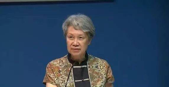 她是亚洲第一女强人,执掌新加坡百亿资产,一人舌战台湾众网友