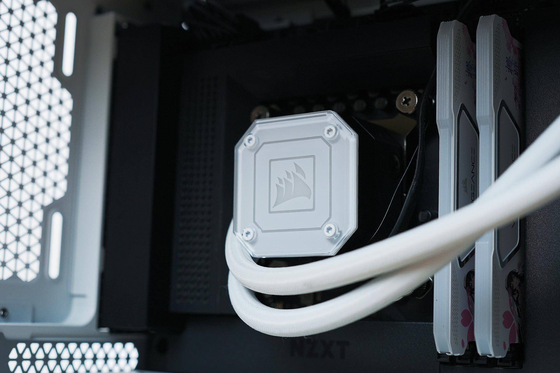 硬核装备也能如此优雅,美商海盗船机电散撞色主题装机分享