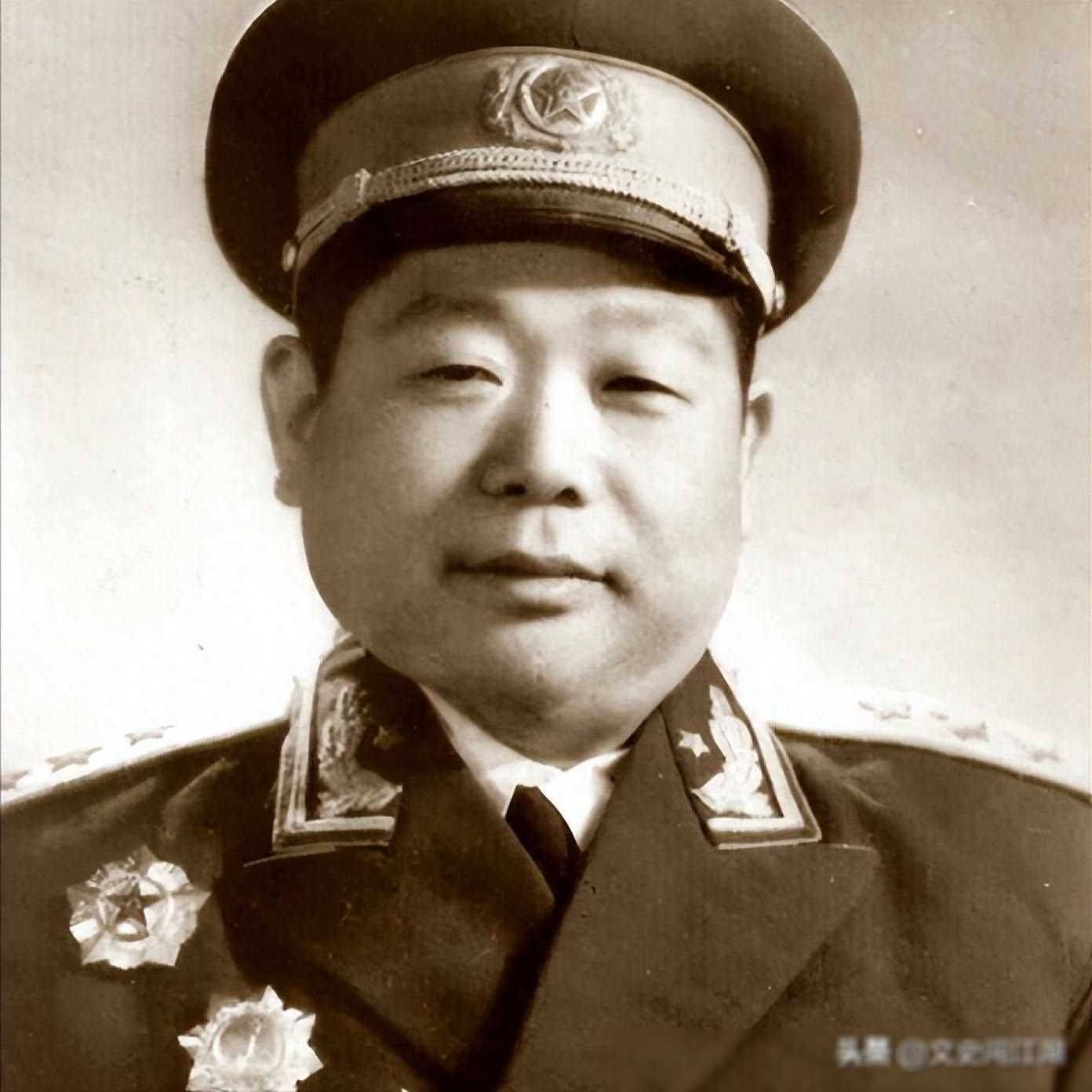 1937年,中国军队与国民党联合组成抗日统一战线,同时进行了红军的重新
