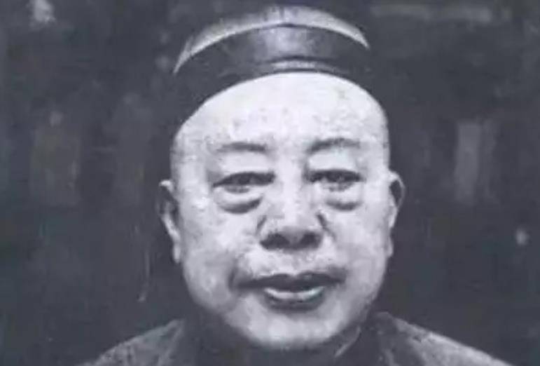 军阀之子卢小嘉:曾怒扇黄金荣两个耳光,父亲失势后他下场如何?