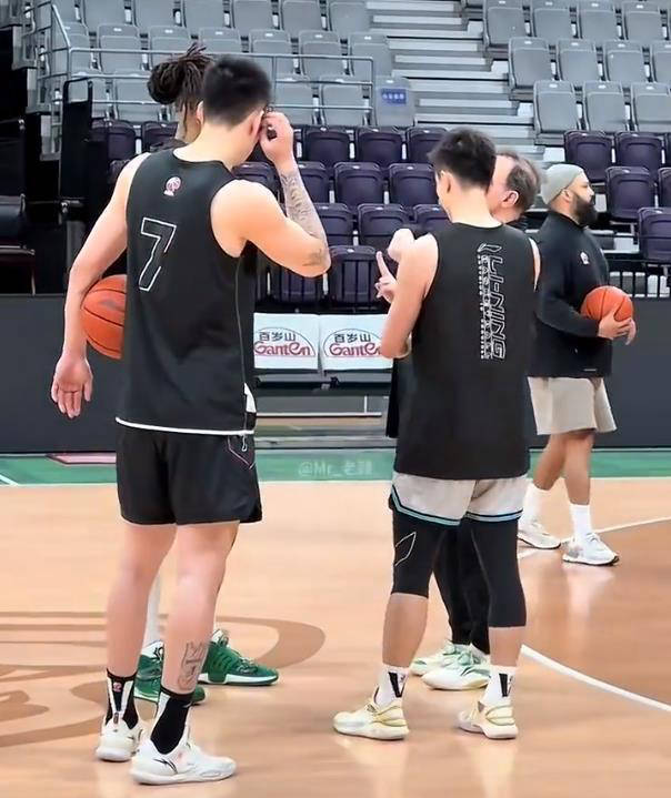 辽篮半决赛备战:杨鸣坚持三人轮换,g5阵容锁定