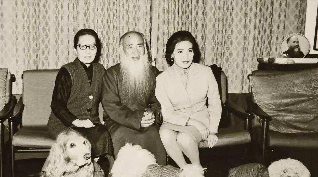 15岁嫁给张大千,相伴25年为他生下8个孩子,40岁为何坚决离婚?