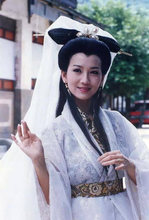 白娘子身世之谜,为什么诸多神仙助白素贞度劫难?她的后台是谁?