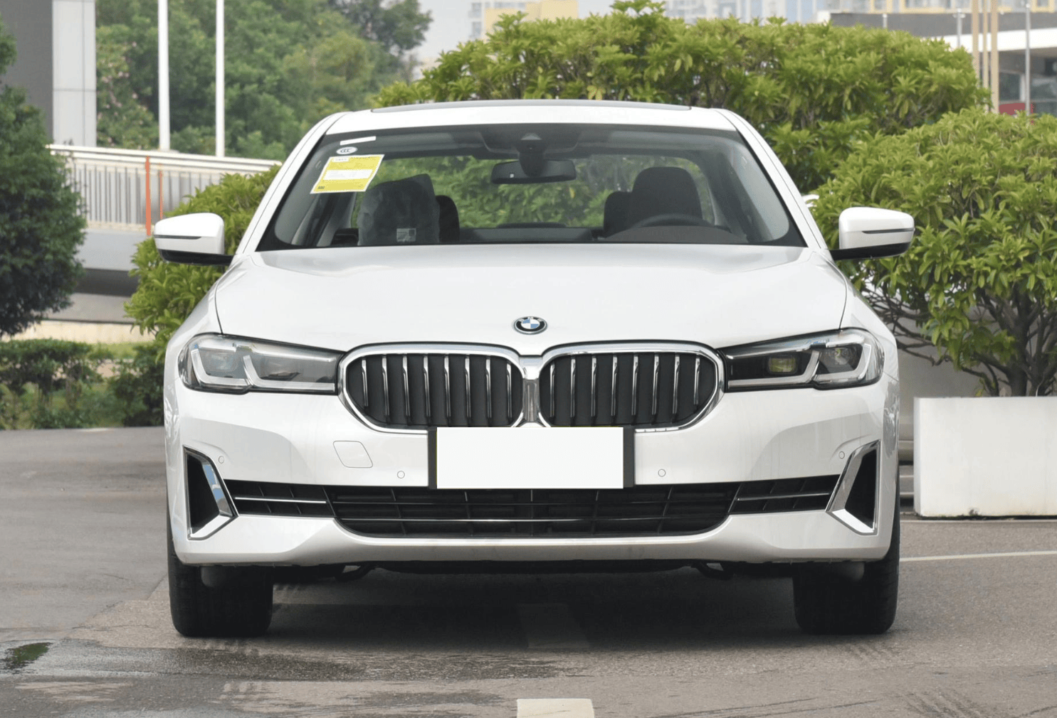 一款"低调"宝马5系!便宜超10万,2.0t混动,拿下省几万