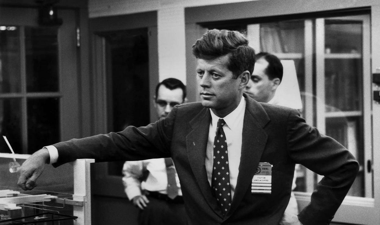 风流的约翰肯尼迪,与女间谍开房3天不出门,在派对上找应召女郎