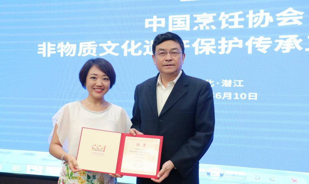 他煲汤忘关火,结果熬成了黑色汤汁,132年后给子孙创造上亿家产_李锦裳