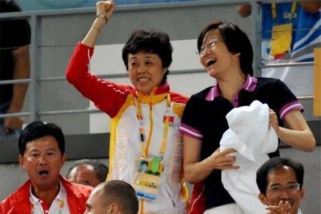 昔日女排队长,退役后虽身居要职,却因疾病缠身,靠换血续命