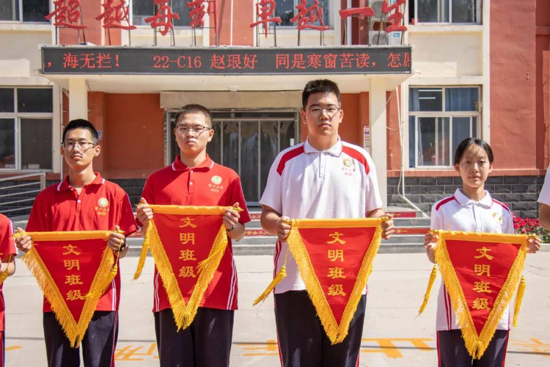 生而逢盛世青年当有为 衡水顺平中学举行升旗仪式