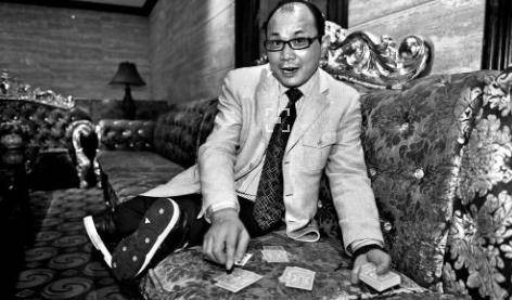 亚洲赌王尧建云:高人下套断其三指,四处揭露千术却患舌癌去世