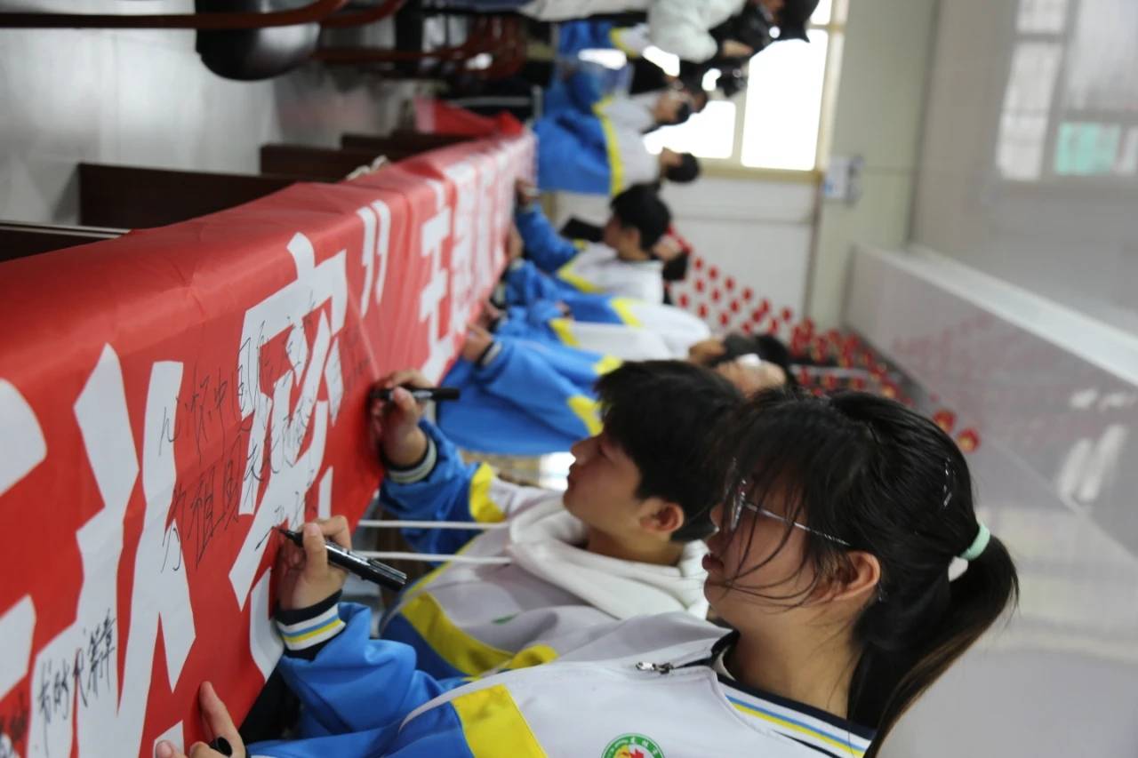 航空工业哈飞飞机设计研究所 省航空学会牵手虎林市迎春学校校开启