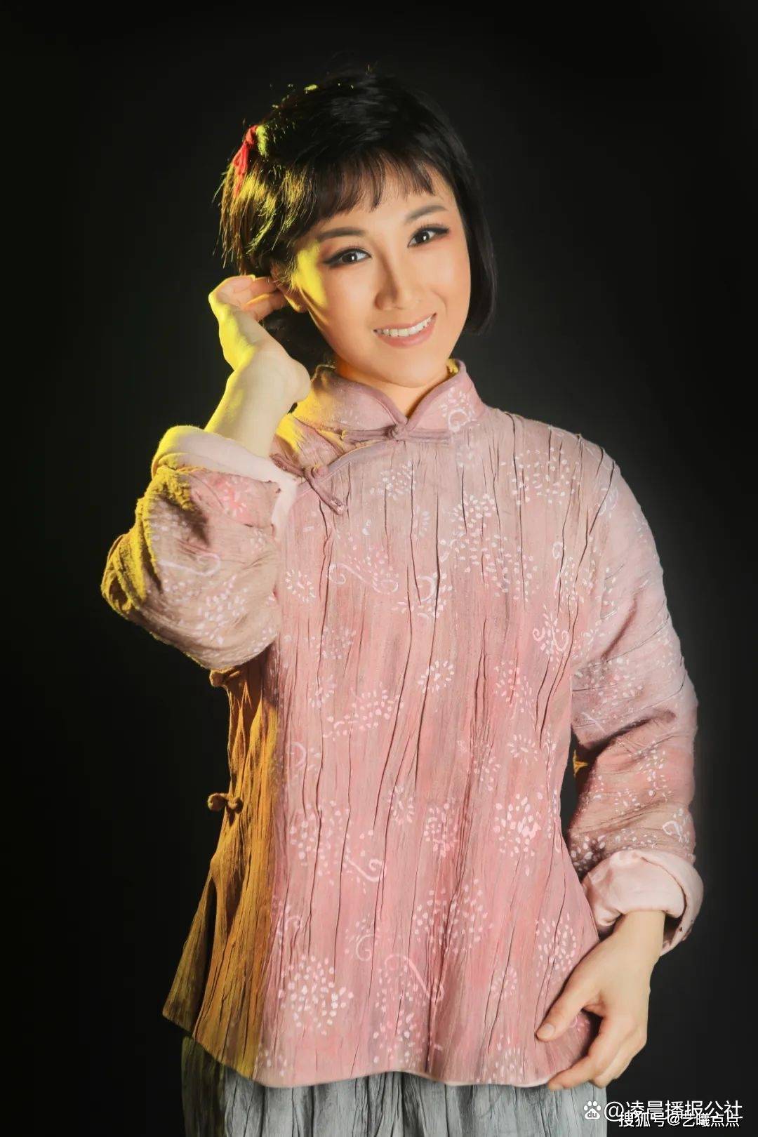 徐晓飞饰演春妮越剧迷感慨,原来越剧也可以这么高燃,这么阳刚!