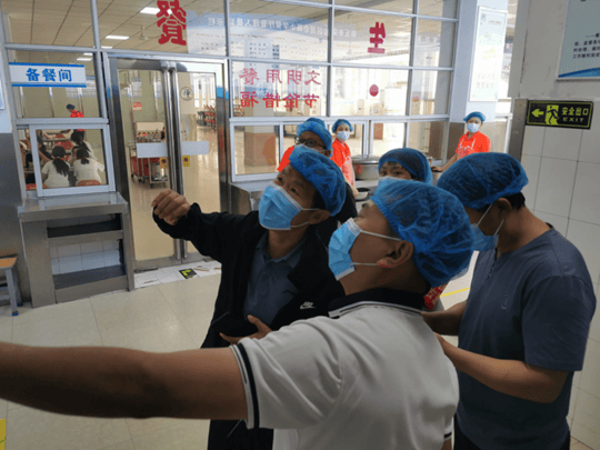 商丘市前进小学教育集团昆仑路校区:安全检查 落到"食"处