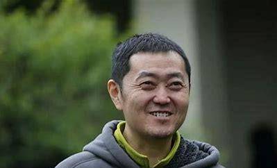 他曾是中国地产首富,为何50岁早逝,死后1038亿遗产蒸发大半?