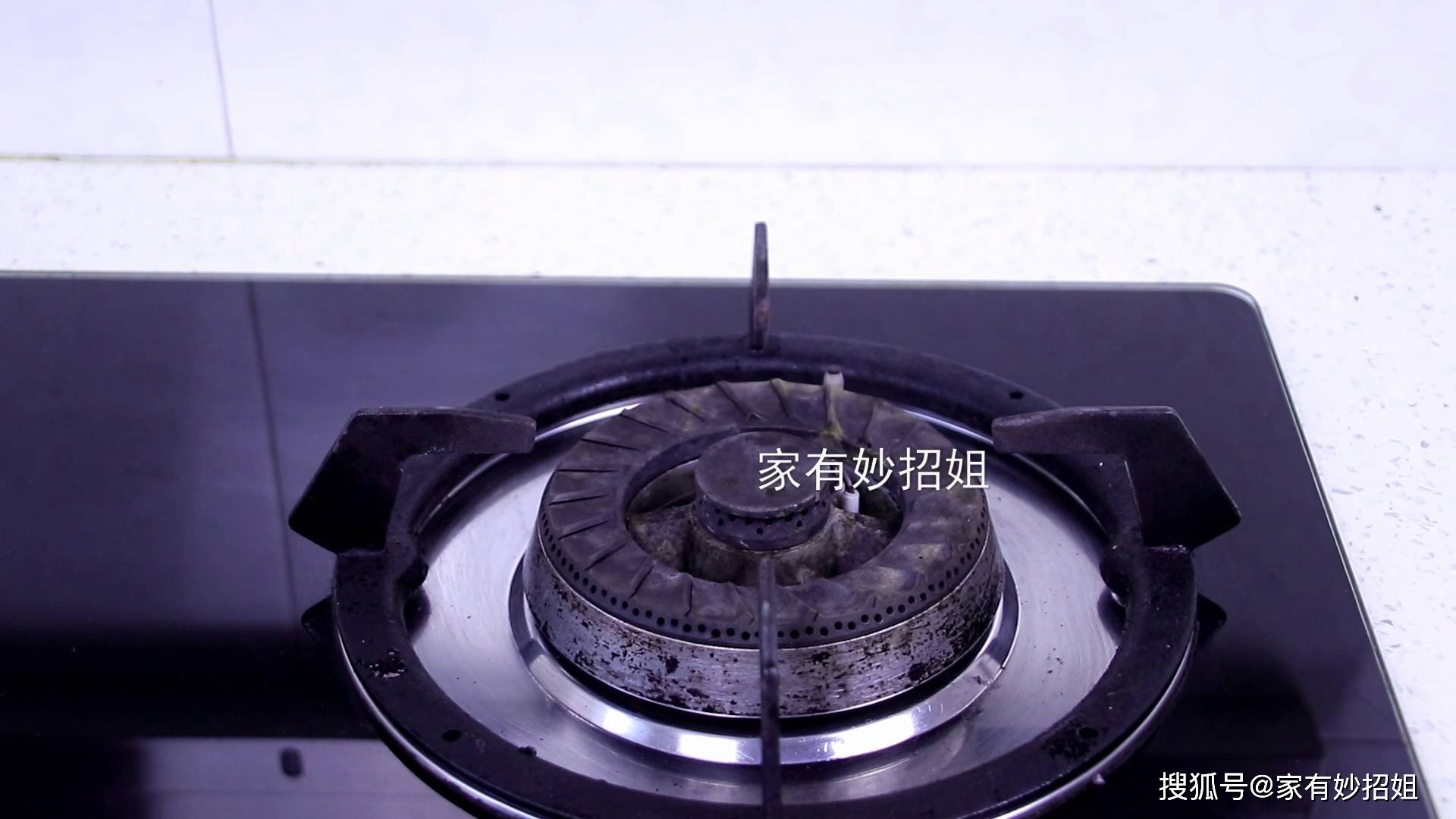 我们使用燃气灶的时候,在确保燃气阀门开关打开,电池电量充足的情况下