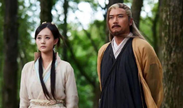 在原著中,郭靖黄蓉夫妇在大胜关举行了一场空前成功的英雄大会,而杨过