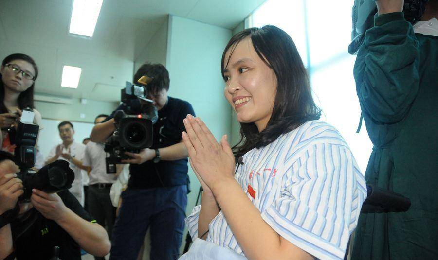 9年前,黑龙江女教师张丽莉为救学生致双腿截肢,如今怎么样了?