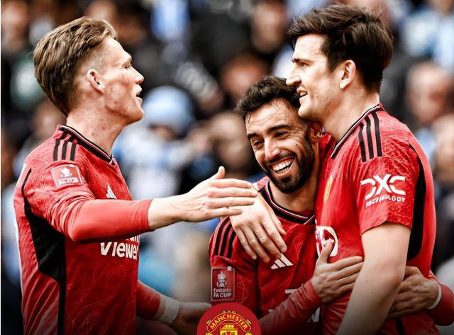 曼联遭水晶宫双杀,排名下滑至第8,欧联杯前景堪忧