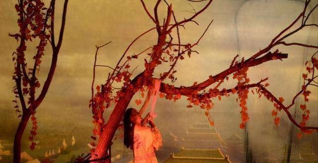 吊死崇祯皇帝的那棵歪脖树,为什么被铁链拴了200多年?有何秘密