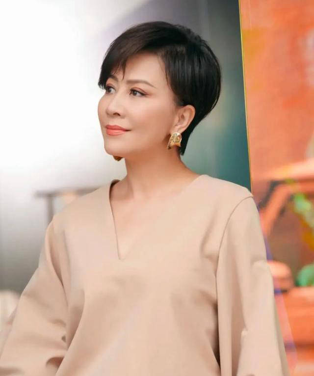 刘嘉玲晒照庆母亲节:与母同框传母女情深