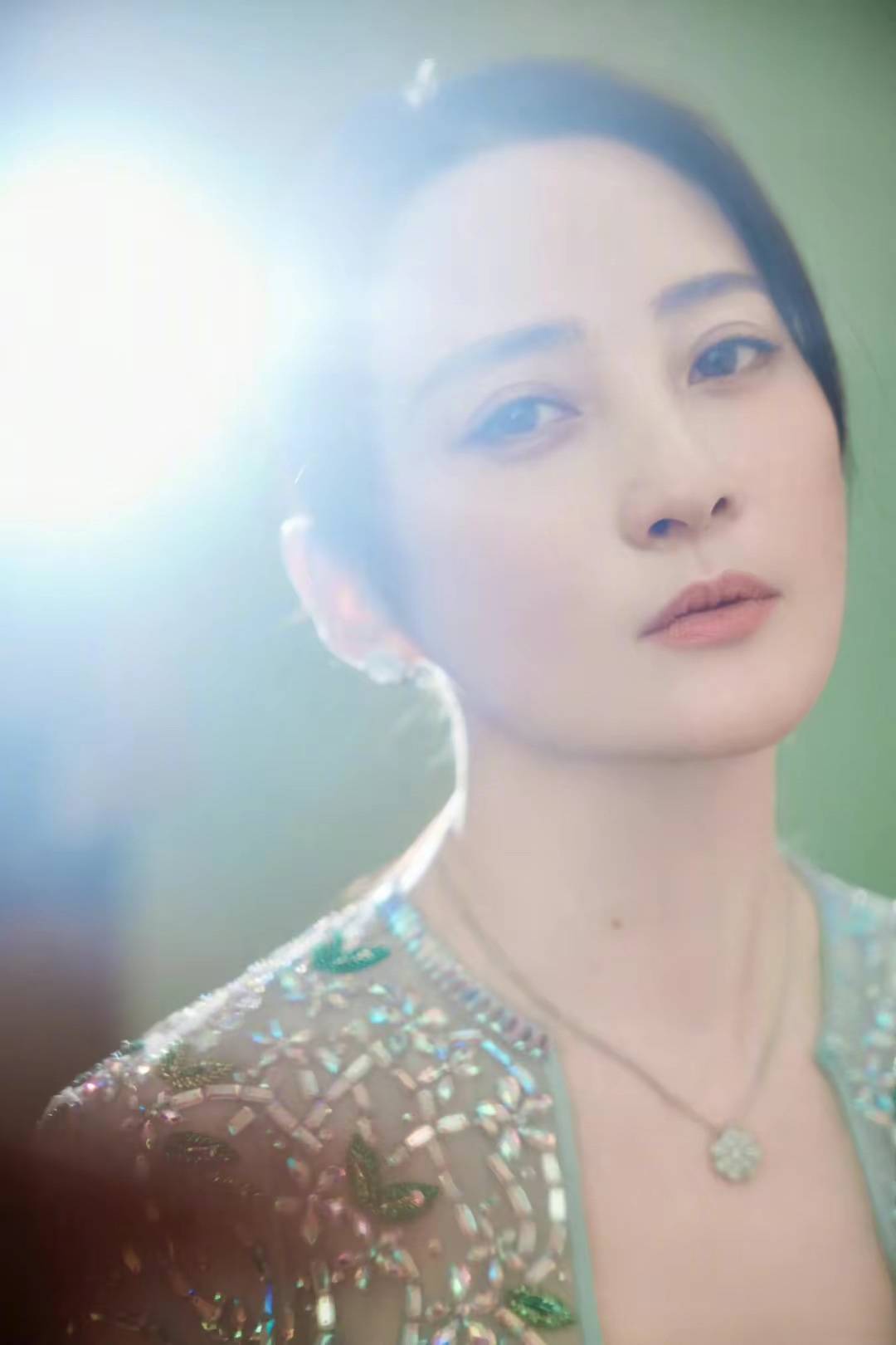 绿色宝石长裙下的演技女神——蒋勤勤,闪耀北京国际电影节,惊艳全场!