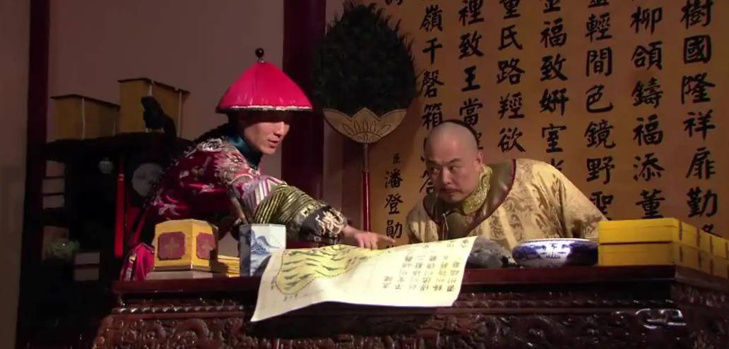 射箭,乾隆自赋文武双全,一有时间便会练习,当然去骑马时也会跟着众多