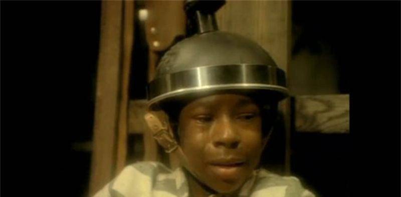 1944年,14岁黑人少年哭着被送上电椅处决,70年后才知其冤深似海