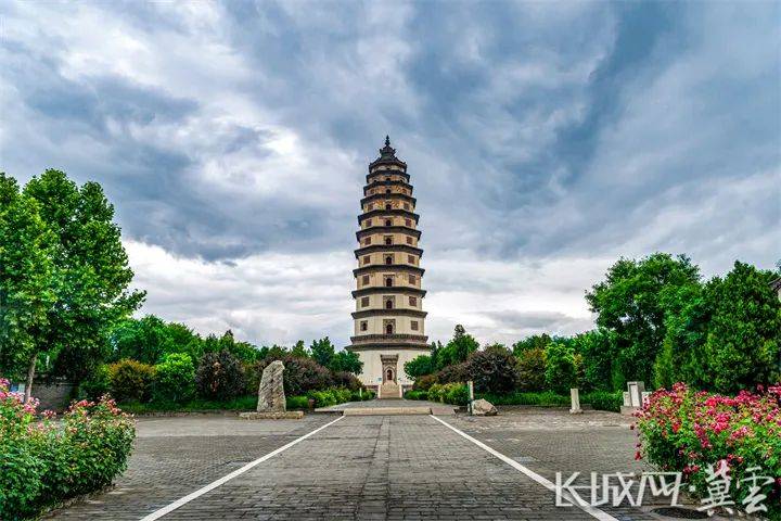 旅游消费卡(券),门票免费……"5·19中国旅游日"河北推出300多条惠民
