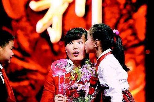 9年前,黑龙江女教师张丽莉为救学生致双腿截肢,如今怎么样了?