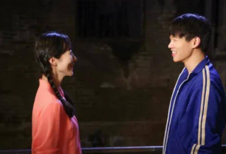 觉得自己上当了,因为她发现刘某之前的幽默感,潇洒和对爱情的专一忠贞