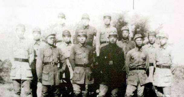 假将军顶替真将军去延安开会,还好保镖胆大心细,识破了此人身份