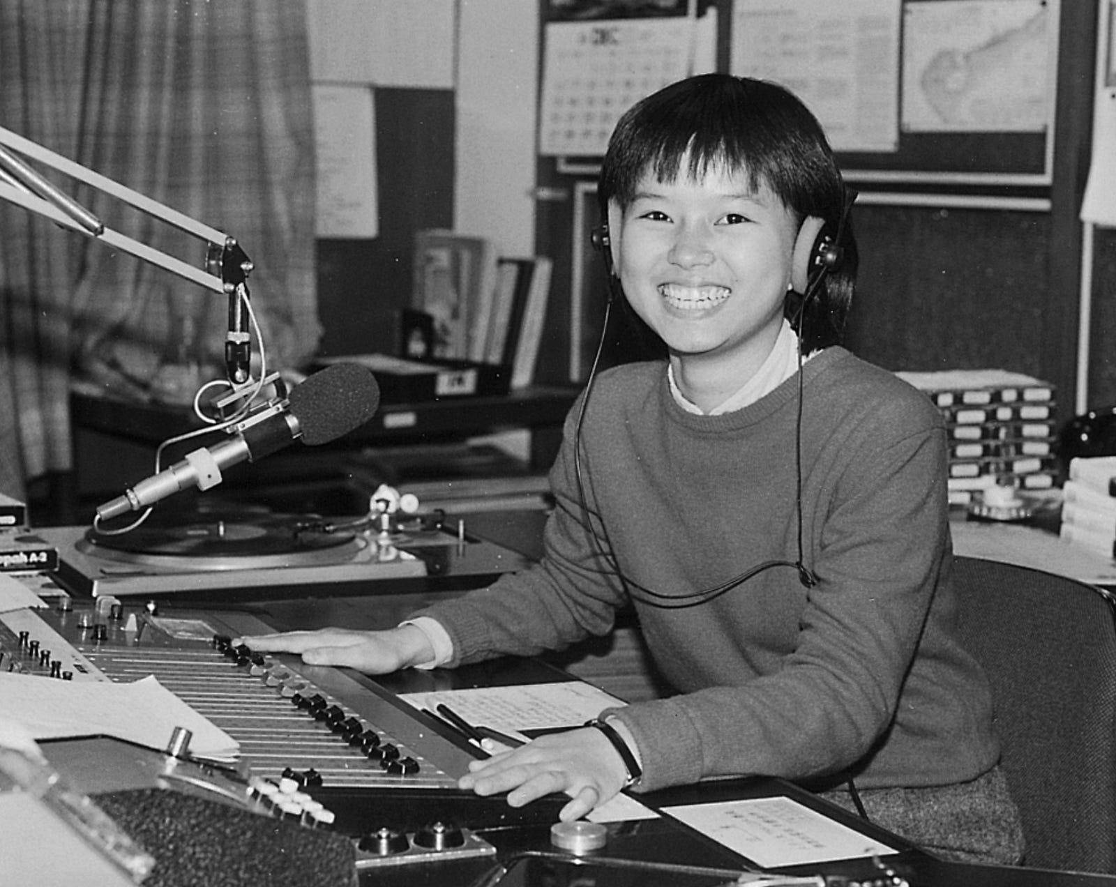 她是香港金牌dj,软硬天师胞姐,郑伊健经纪人,嫁香港飞人事业强_林珊珊