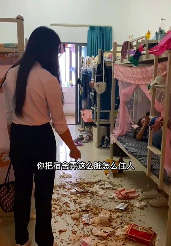 纪实:00后厂妹宿舍混乱得像狗窝,垃圾到处乱扔,换洗内裤随便挂