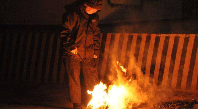 不要留着离世之人的衣物,专家:无关科学,但越亲近越要都烧了