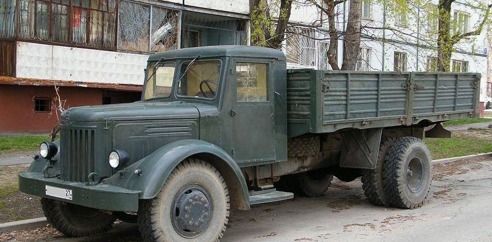 1980年以前中国进口的汽车比自己生产的汽车多,主要从苏联进口