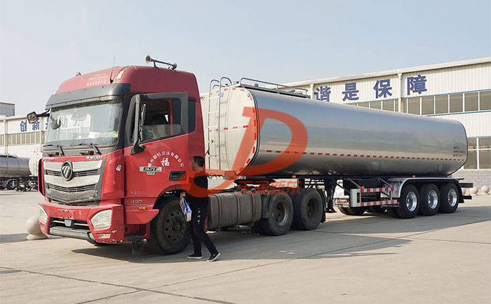 天润新东 淀粉乳运输车同时在运输过程中,罐车的保温功能能够保持淀粉